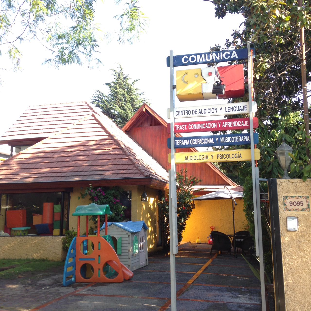 centro-comunica-puerta